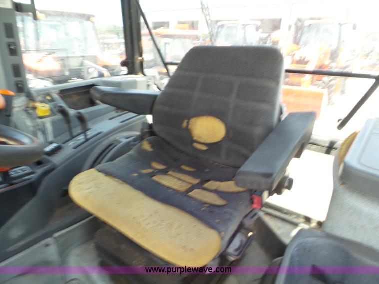 image for item L6781 1992 Ford 7740 tractor