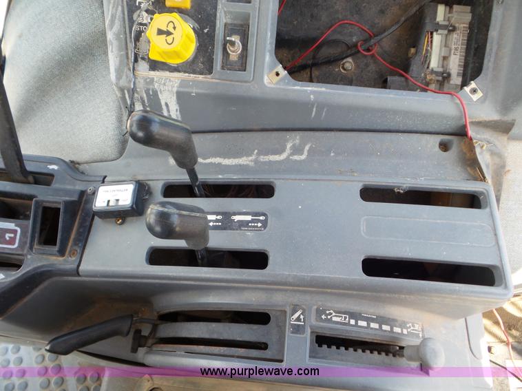 image for item L6781 1992 Ford 7740 tractor