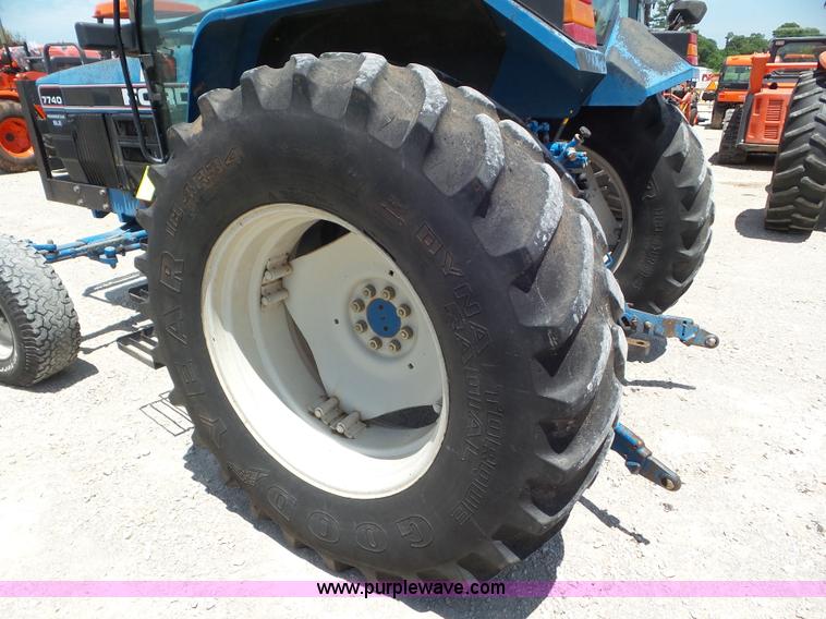 image for item L6781 1992 Ford 7740 tractor