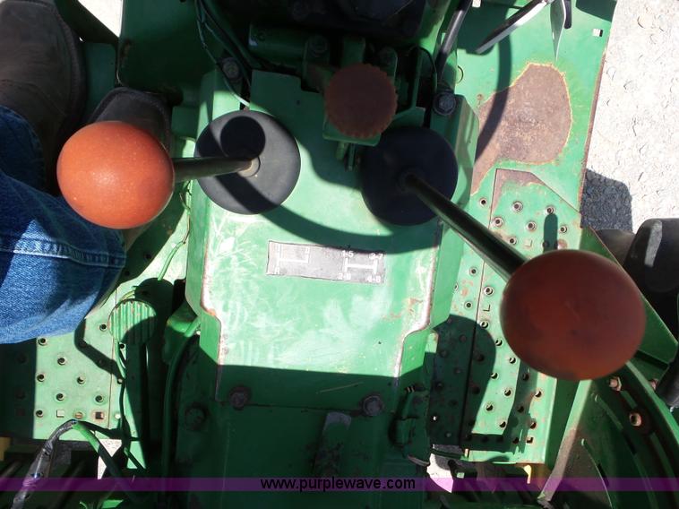 image for item L6783 1983 John Deere 2150 tractor