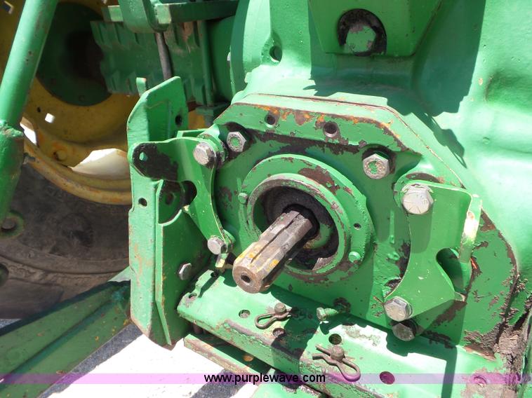 image for item L6783 1983 John Deere 2150 tractor