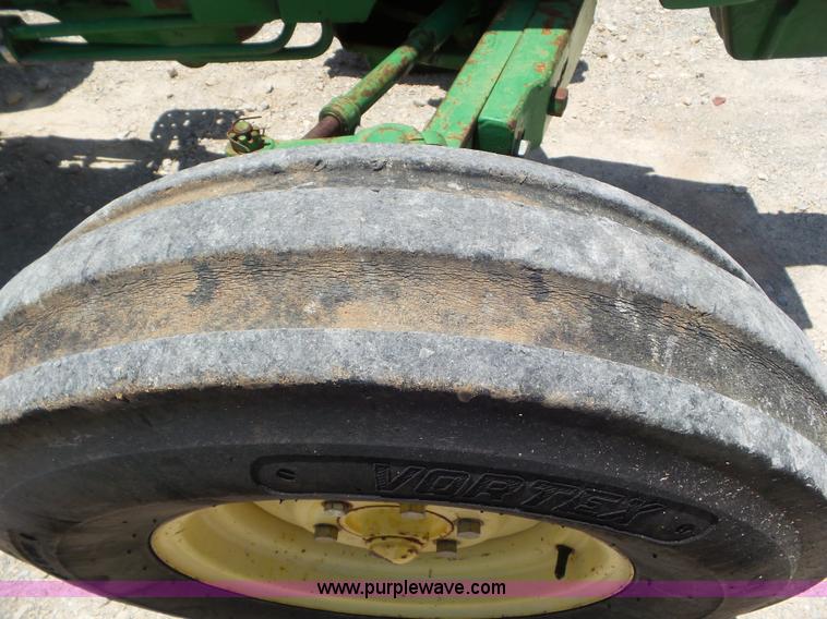 image for item L6783 1983 John Deere 2150 tractor