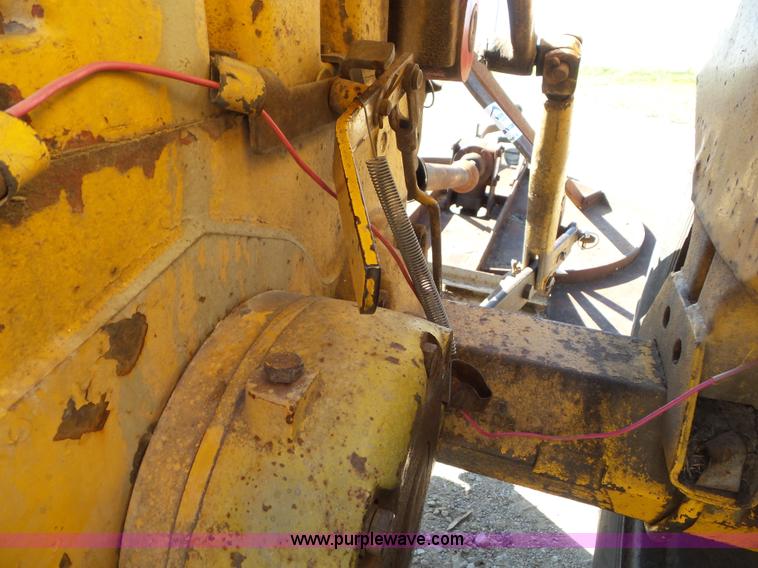 image for item L6832 International 404 tractor