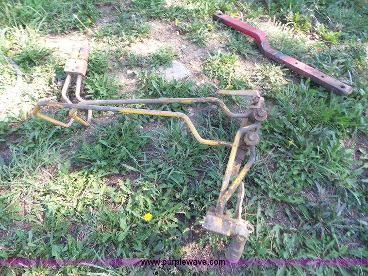 image for item L6832 International 404 tractor