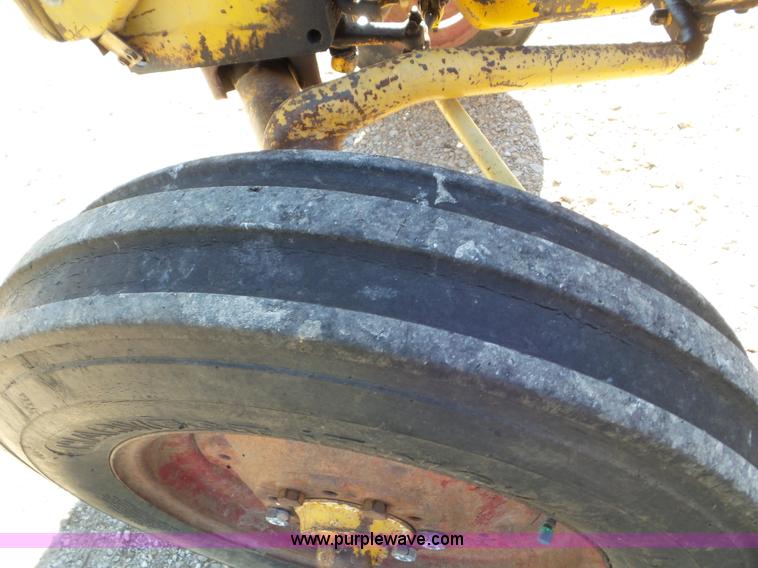 image for item L6832 International 404 tractor