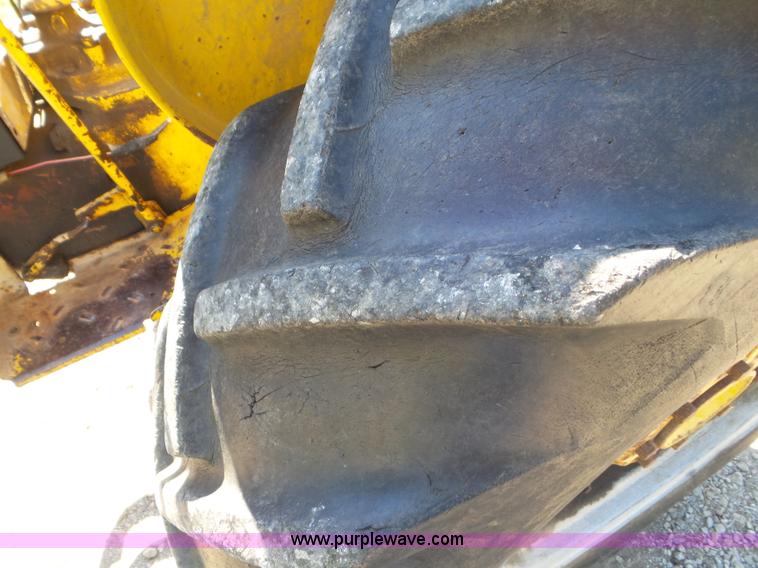 image for item L6832 International 404 tractor