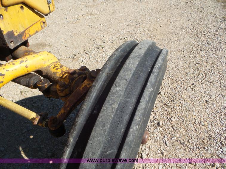 image for item L6832 International 404 tractor