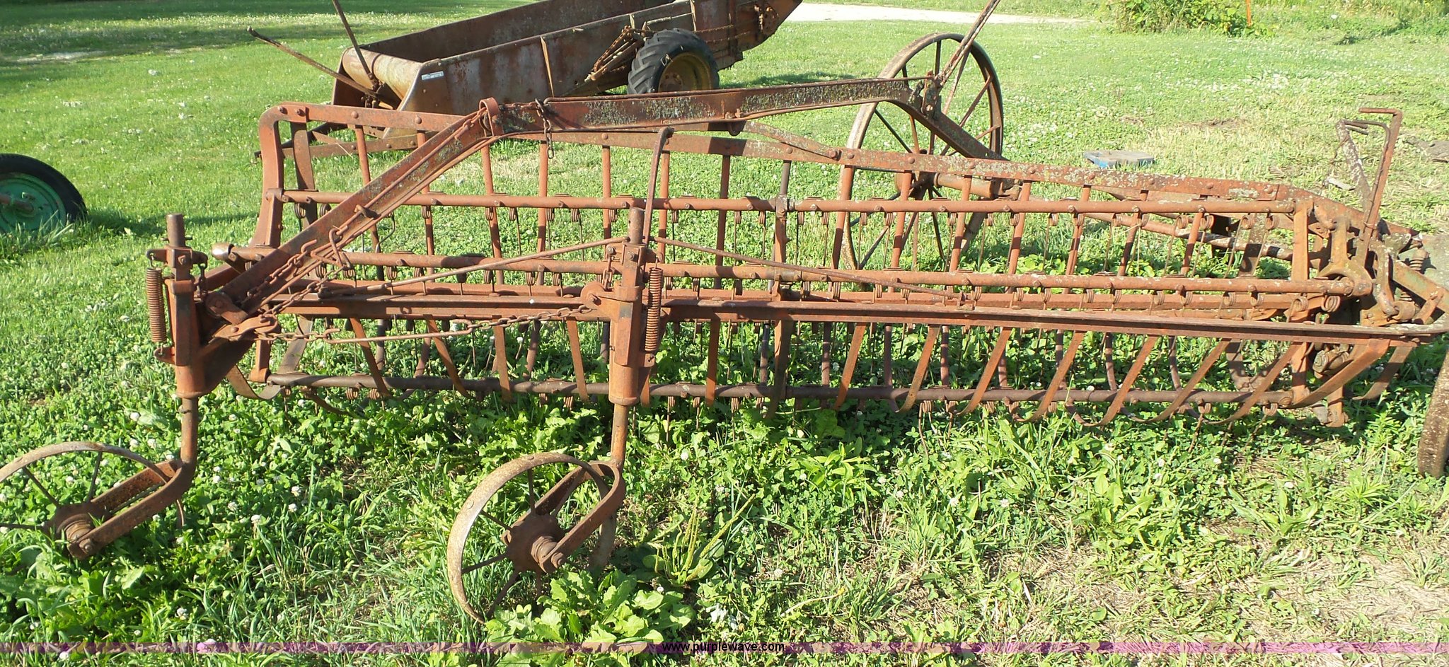 Case hay rake in Oskaloosa, IA Item BZ9779 sold Purple Wave
