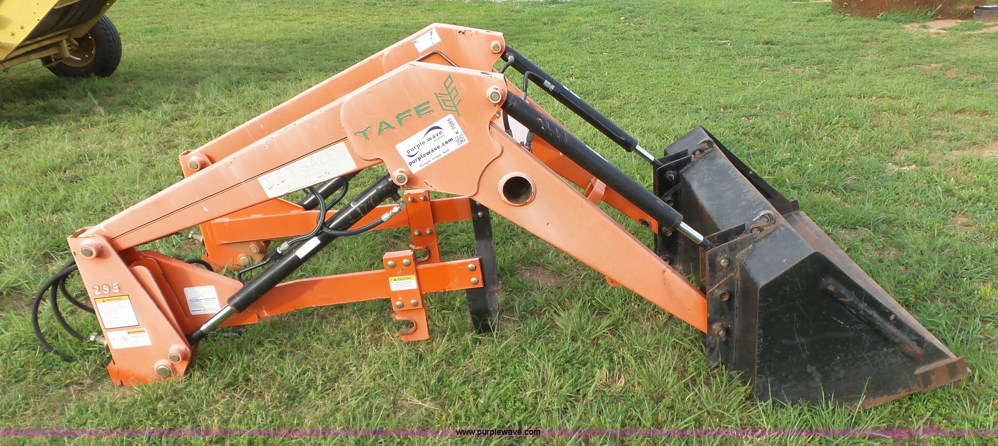 Allied 295 loader in Stilwell, OK Item K7095 sold Purple Wave