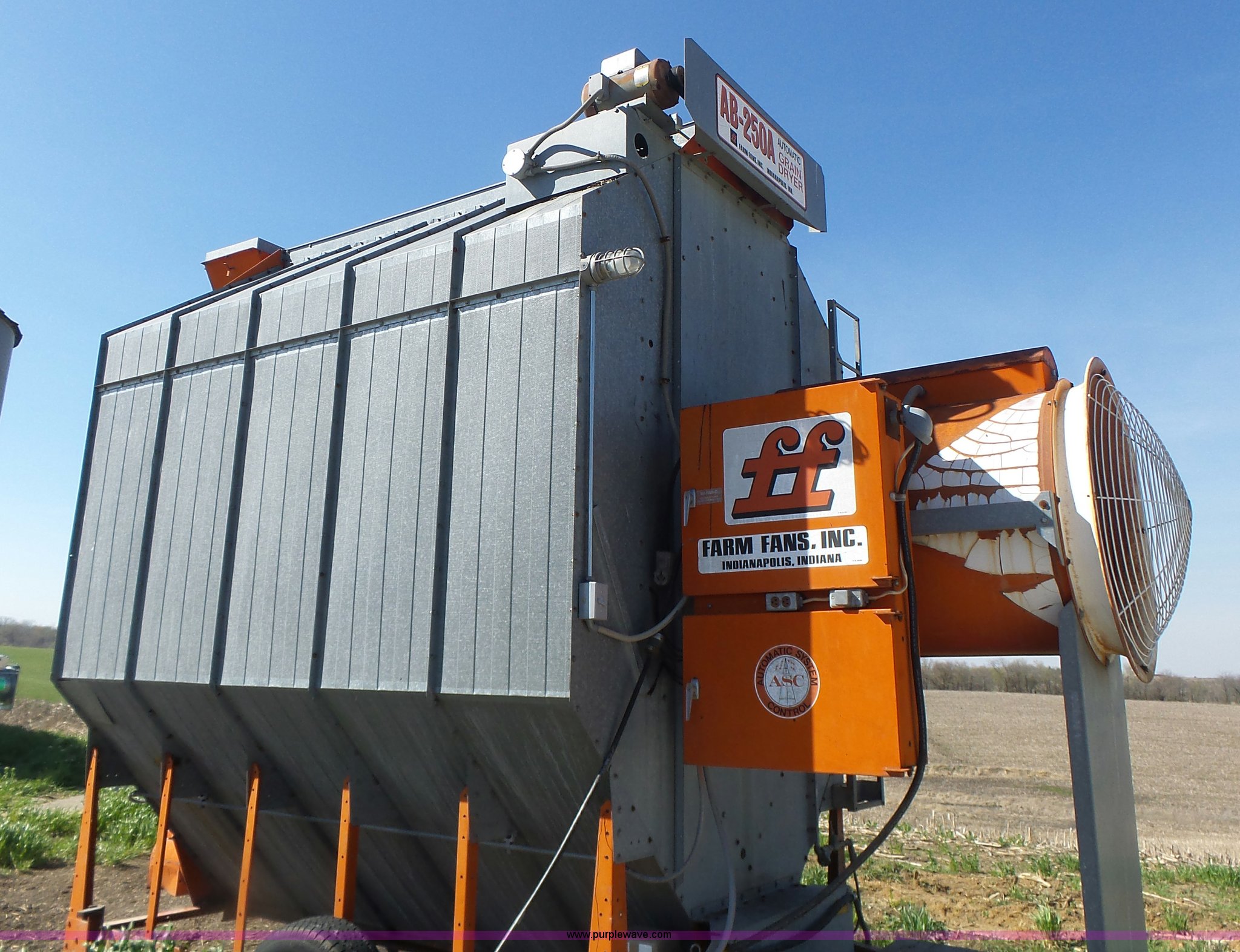 Farm Fan AB250 grain dryer in Harris, MO Item L6025 sold Purple Wave