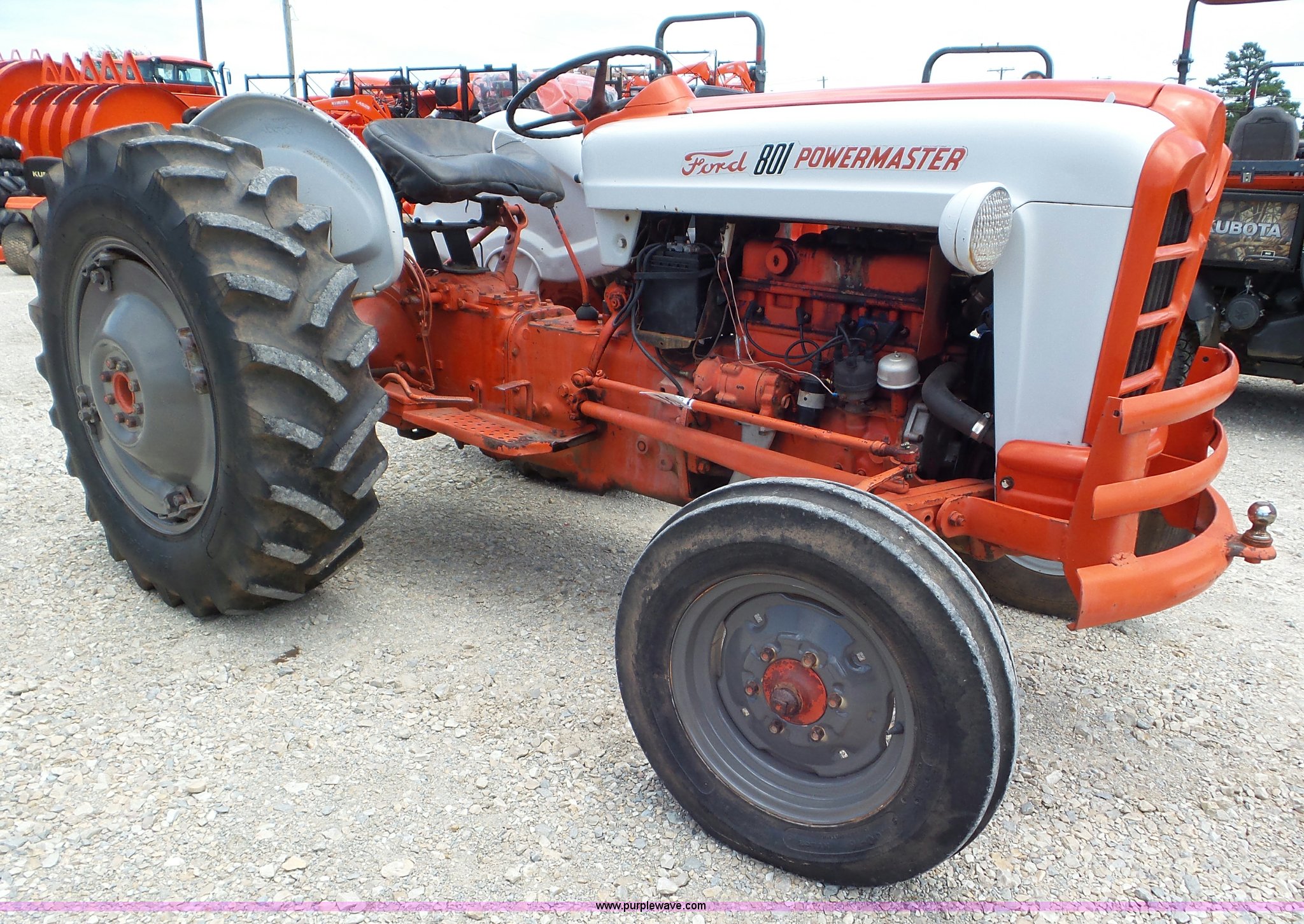 Ford 801 Powermaster tractor in Ada, OK | Item L6787 sold | Purple Wave