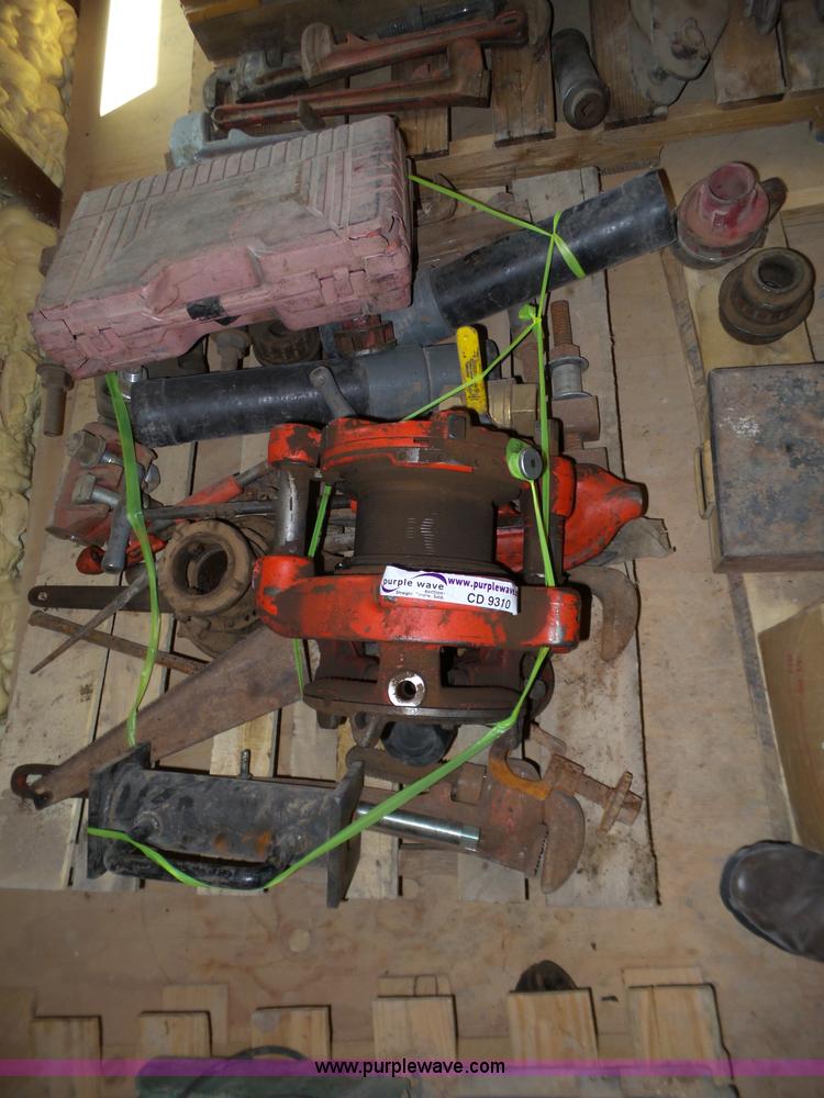 image for item CD9310 Pipe threading tools