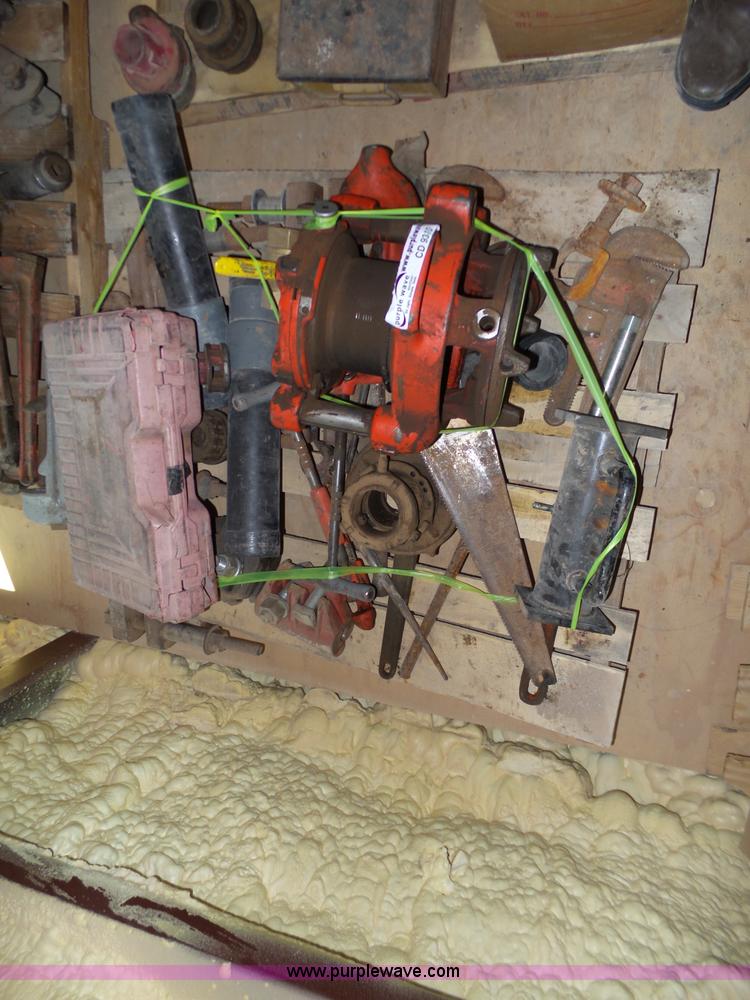 image for item CD9310 Pipe threading tools