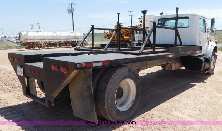 image for item L5916 2001 International 4900 flatbed truck