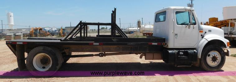 image for item L5916 2001 International 4900 flatbed truck