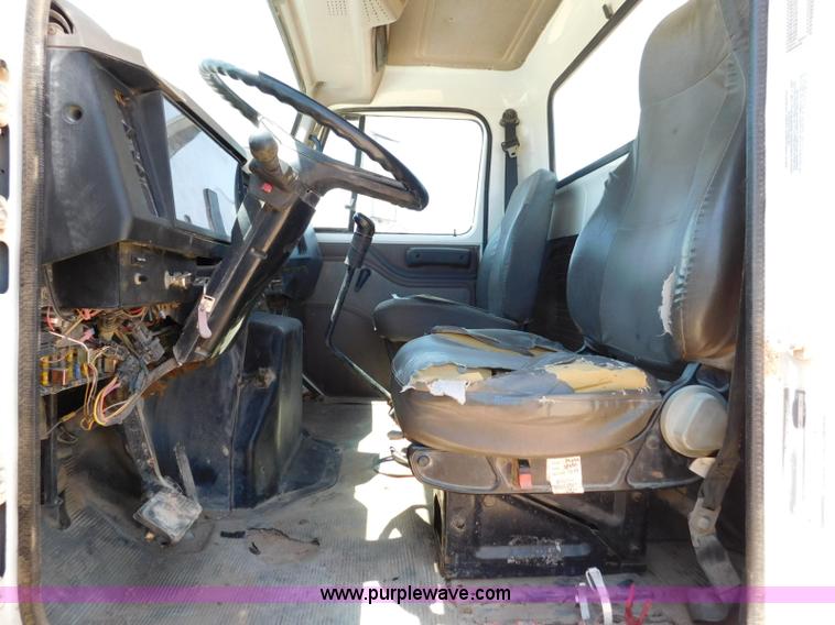 image for item L5916 2001 International 4900 flatbed truck