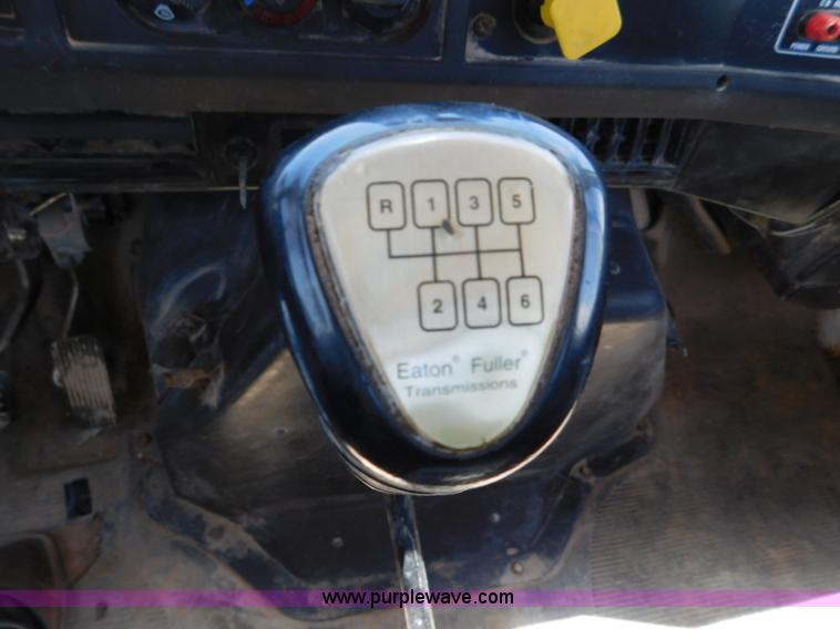 image for item L5916 2001 International 4900 flatbed truck