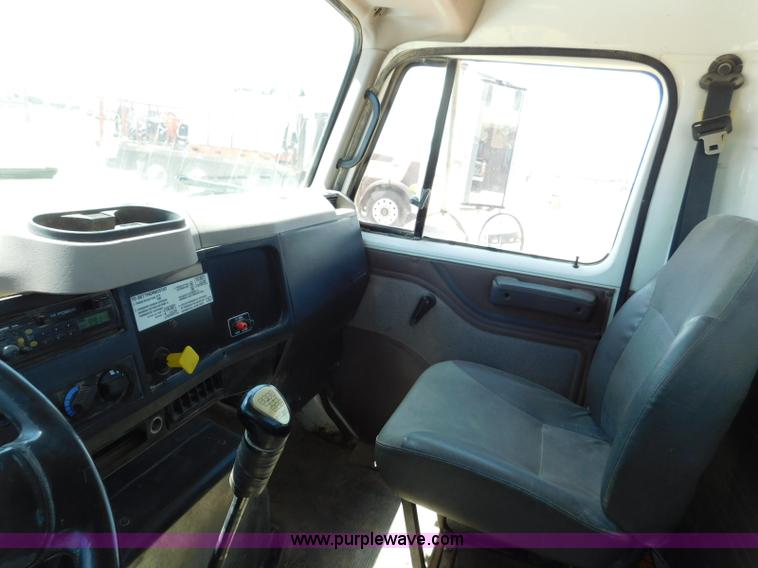 image for item L5916 2001 International 4900 flatbed truck