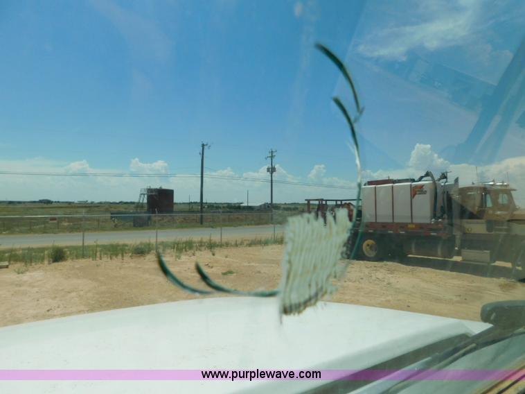 image for item L5916 2001 International 4900 flatbed truck