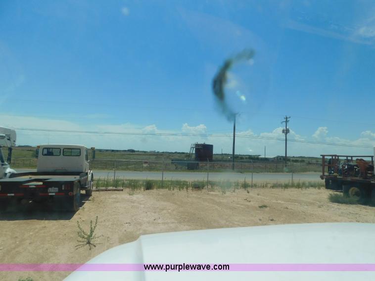 image for item L5916 2001 International 4900 flatbed truck