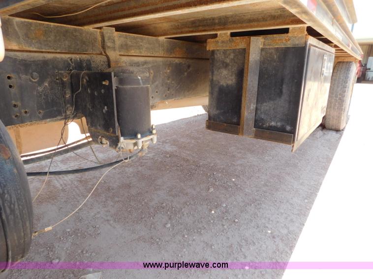 image for item L5916 2001 International 4900 flatbed truck