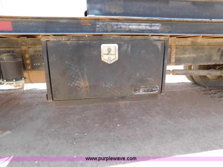 image for item L5916 2001 International 4900 flatbed truck