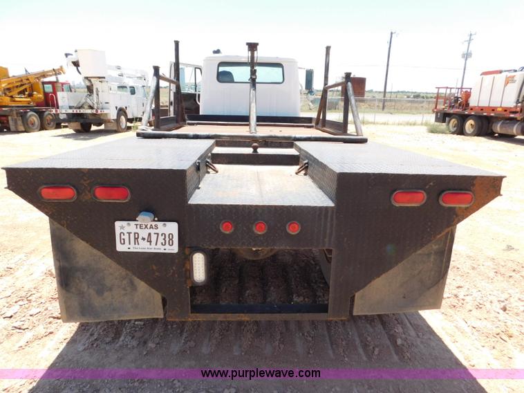 image for item L5916 2001 International 4900 flatbed truck