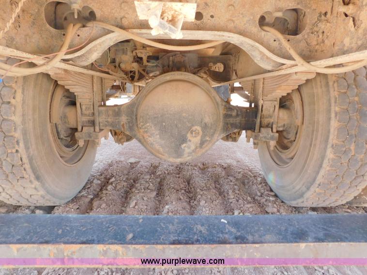 image for item L5916 2001 International 4900 flatbed truck