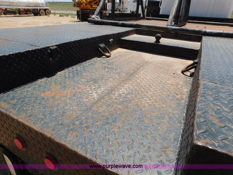 image for item L5916 2001 International 4900 flatbed truck