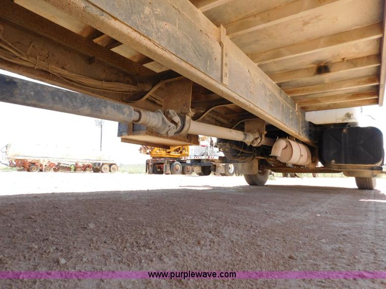 image for item L5916 2001 International 4900 flatbed truck