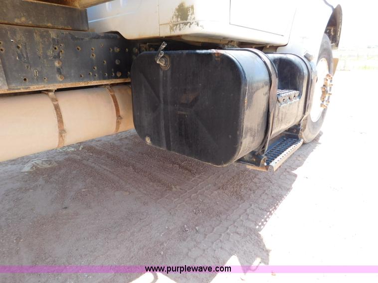 image for item L5916 2001 International 4900 flatbed truck