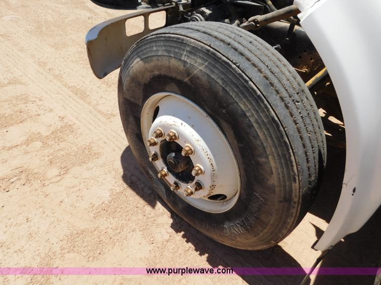 image for item L5916 2001 International 4900 flatbed truck