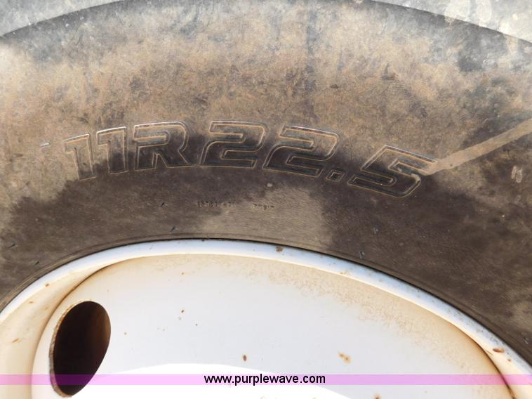 image for item L5916 2001 International 4900 flatbed truck