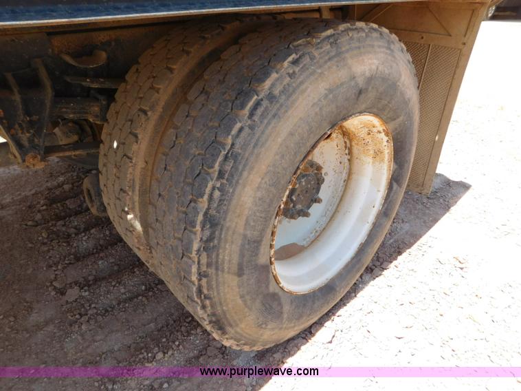 image for item L5916 2001 International 4900 flatbed truck