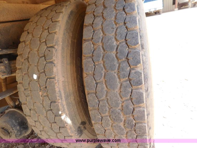 image for item L5916 2001 International 4900 flatbed truck