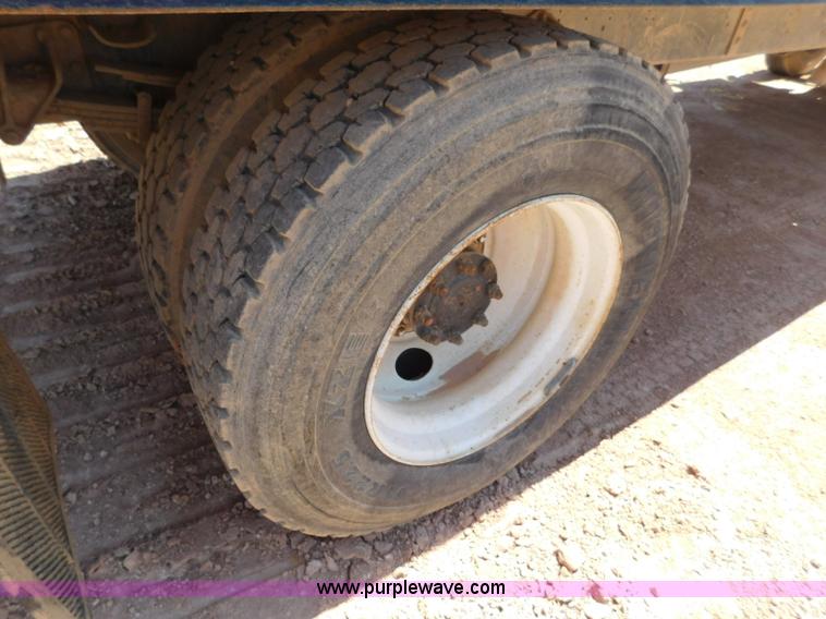 image for item L5916 2001 International 4900 flatbed truck