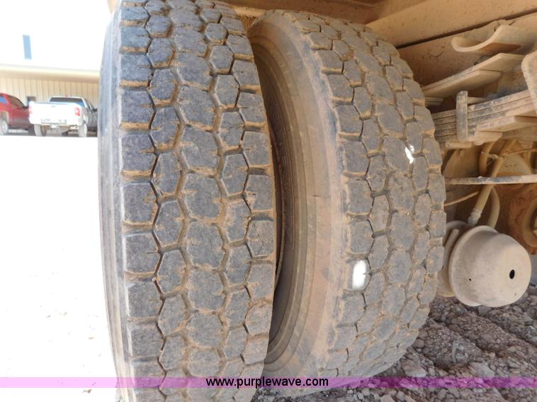 image for item L5916 2001 International 4900 flatbed truck