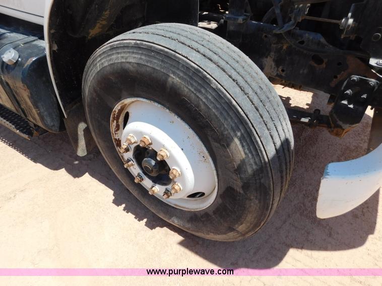 image for item L5916 2001 International 4900 flatbed truck