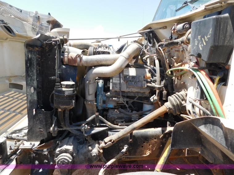 image for item L5916 2001 International 4900 flatbed truck