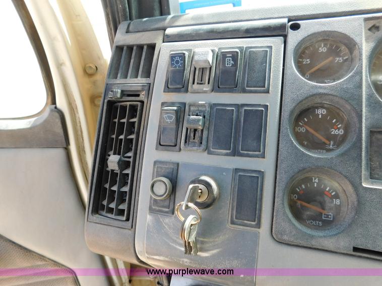 image for item L5917 1996 Freightliner FL70 flatbed truck