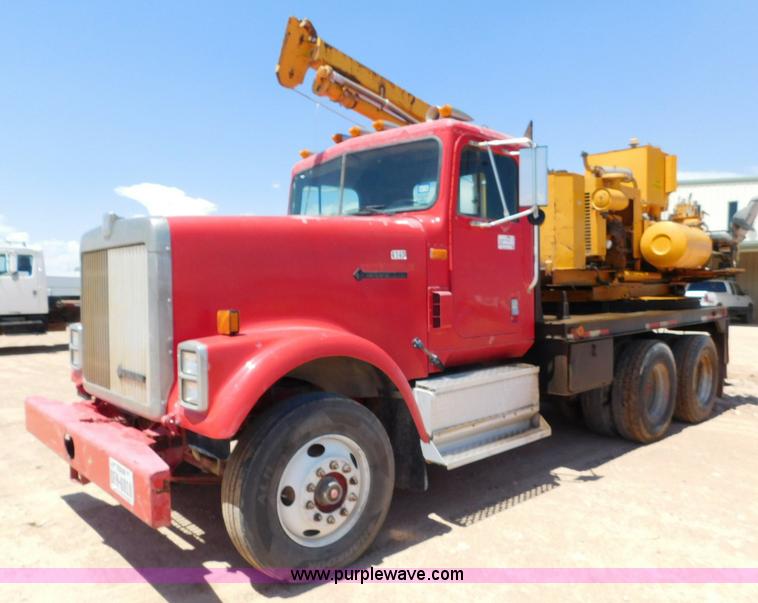 image for item L5919 1995 International F9370 pressure digger truck