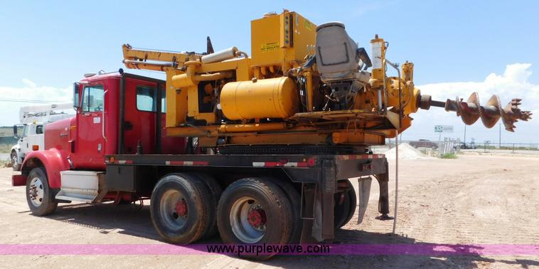 image for item L5919 1995 International F9370 pressure digger truck