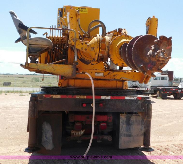 image for item L5919 1995 International F9370 pressure digger truck