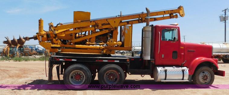 image for item L5919 1995 International F9370 pressure digger truck