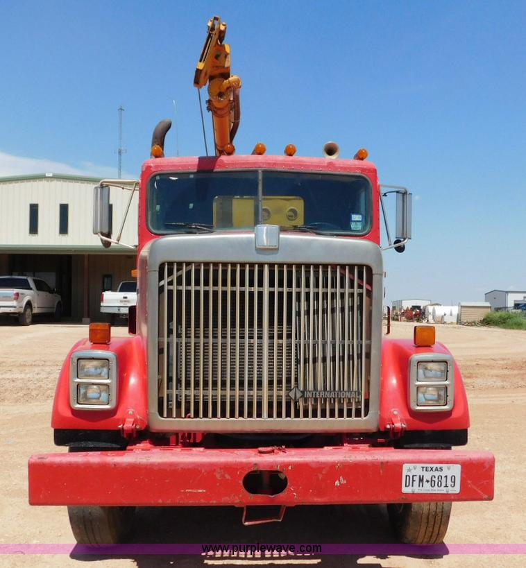 image for item L5919 1995 International F9370 pressure digger truck