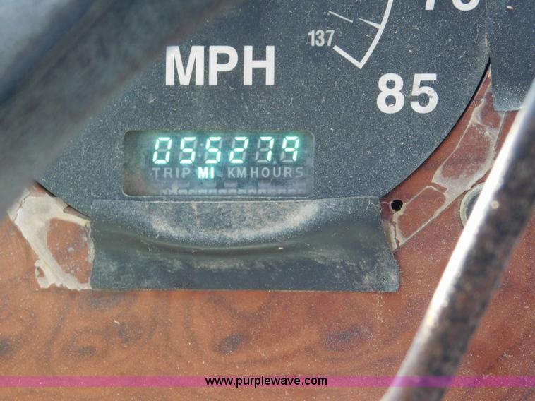 image for item L5919 1995 International F9370 pressure digger truck