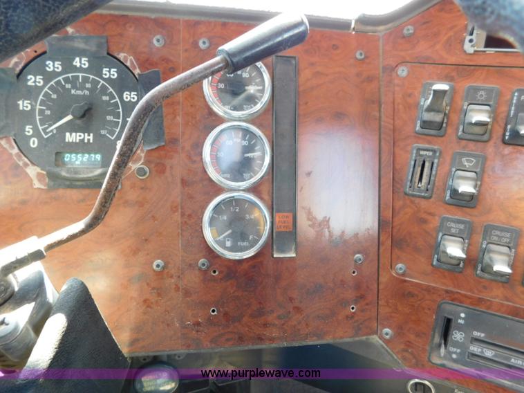 image for item L5919 1995 International F9370 pressure digger truck