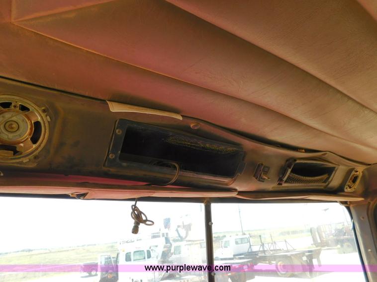 image for item L5919 1995 International F9370 pressure digger truck