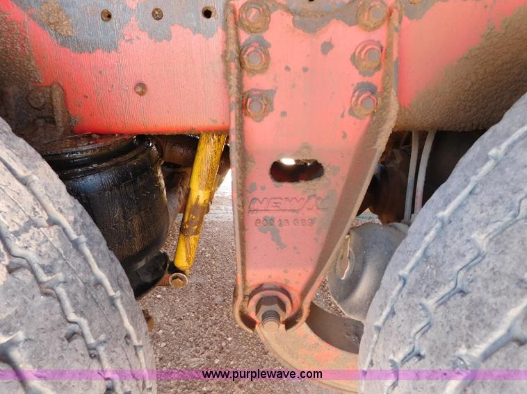 image for item L5919 1995 International F9370 pressure digger truck