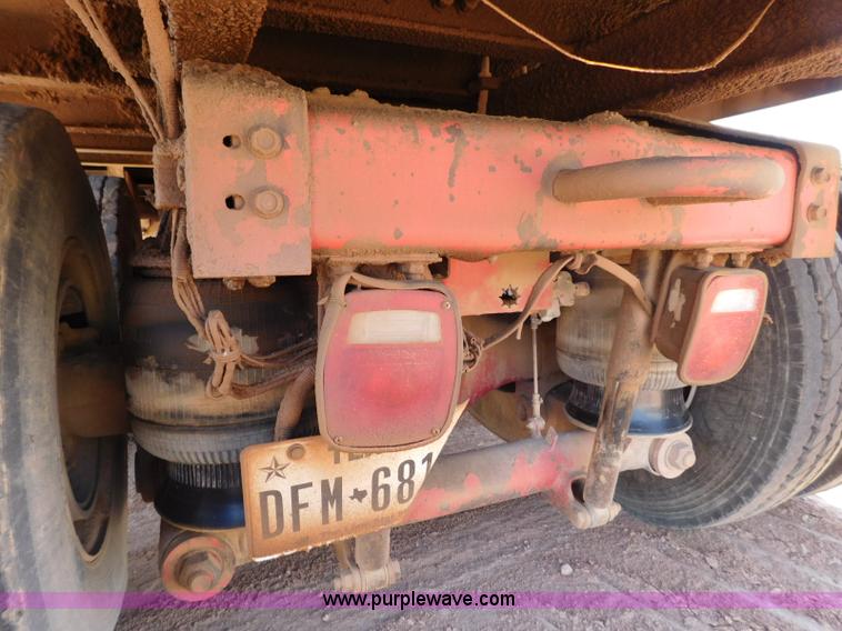 image for item L5919 1995 International F9370 pressure digger truck